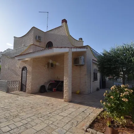 Rosy Nyaraló Torre Santa Sabina