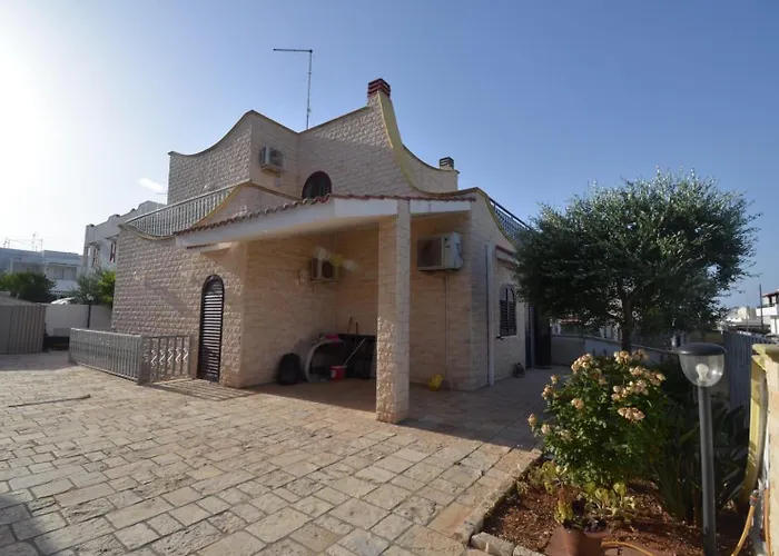 Rosy Nyaraló Torre Santa Sabina